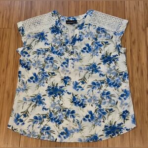 NWOT Fortune + Ivy Buttoned Blouse with Mandarin Collar